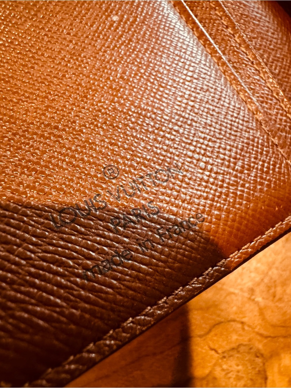 Just in Vuitton French purse, compact, wallet, kiss, lock, monogram, canvas - Picture 8 of 17